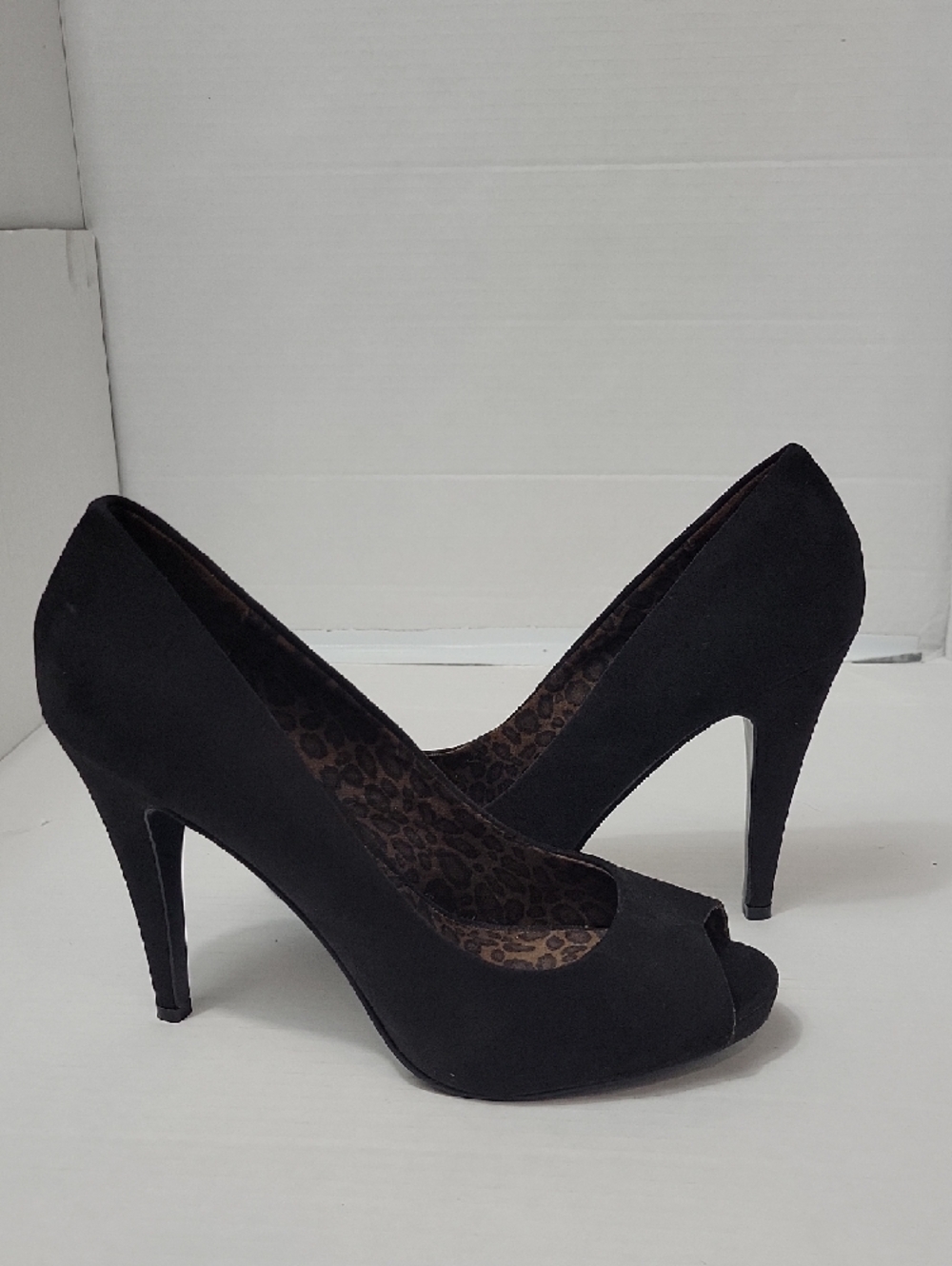 Nine West Black Peep-Toe Heels with Leopard Insole - Picture 2 of 9